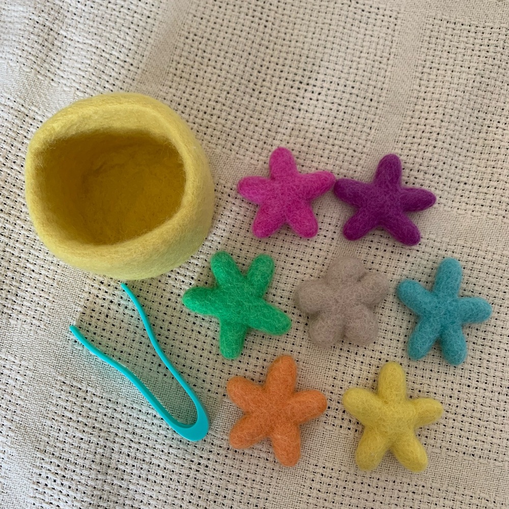 Lovevery Transfer Tweezers & Felt Stars (Companion Play Kit) - Picture 2 of 4